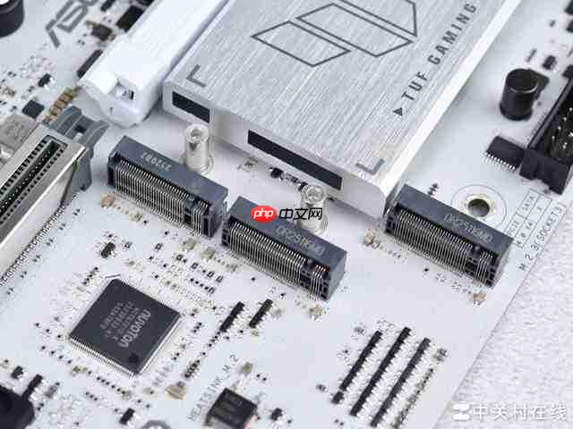 布局优化升级 WIFI7 华硕 B850 重炮手白色版主板评测