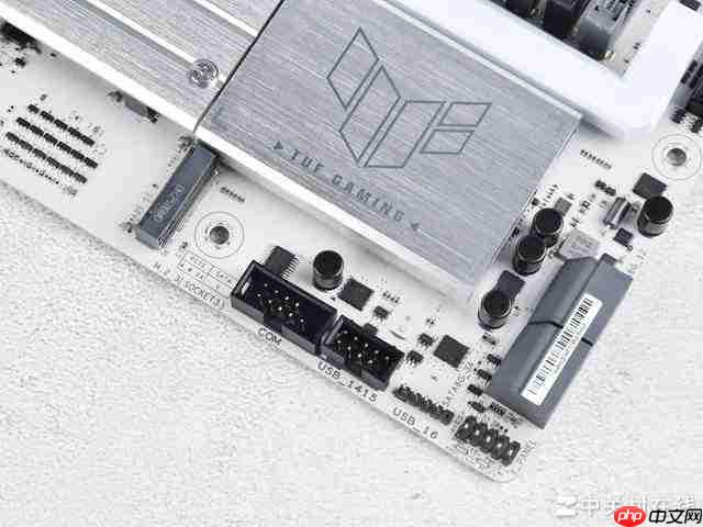 布局优化升级 WIFI7 华硕 B850 重炮手白色版主板评测