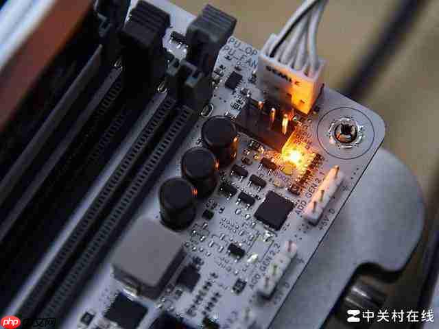 布局优化升级 WIFI7 华硕 B850 重炮手白色版主板评测