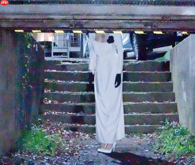 现实版八尺夫人! 1米8乌克兰美女coser扮演蒂米特雷斯库夫人