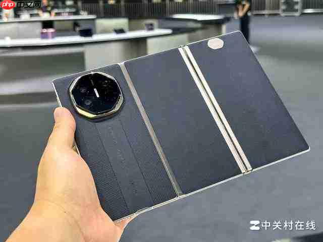  非凡三折设计 华为 Mate XTs 非凡大师上手组图 