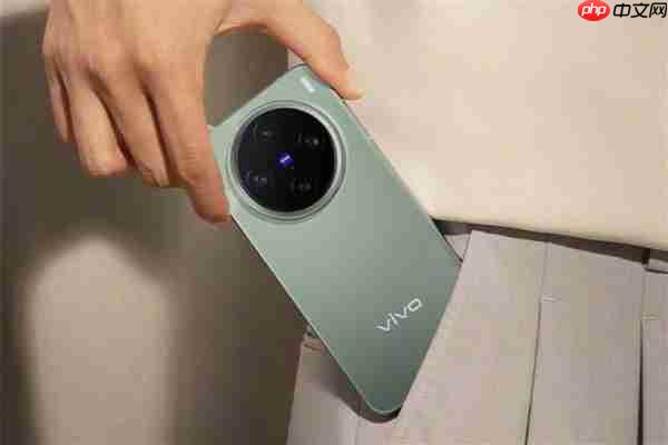 vivo X300正面照公布：蓝厂史上最窄四等边
