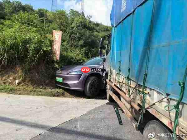 智界R7被货车撞击乘客无恙 海蓝天：安全是最大的豪华