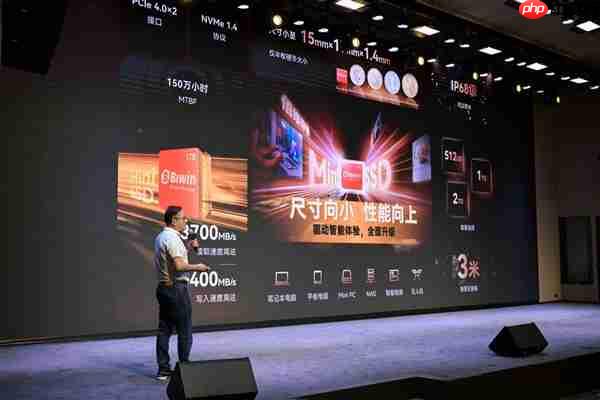 399元起 堪比指甲盖!佰维发布最小的国产mini SSD硬盘:只比TF卡大一点