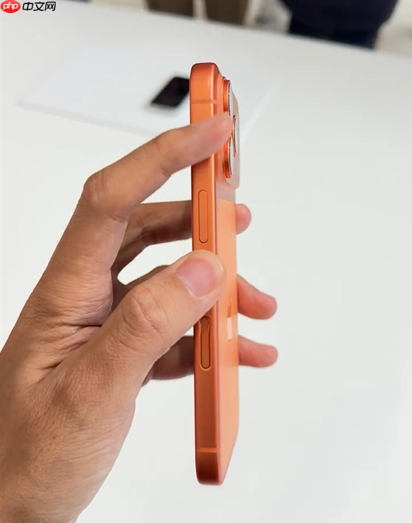 苹果的牙膏终于“挤爆了”!吴彦祖与库克合影:超期待用上iPhone 17系列