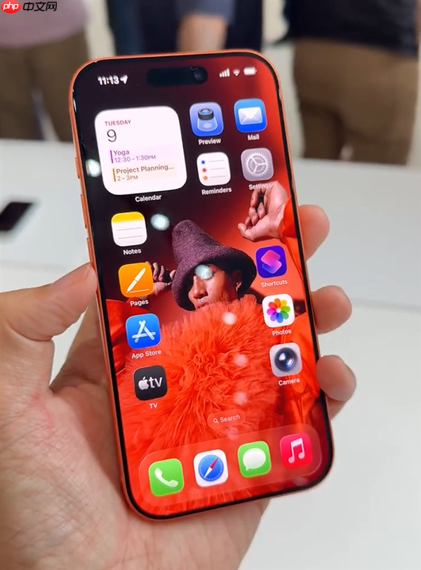 苹果的牙膏终于“挤爆了”!吴彦祖与库克合影:超期待用上iPhone 17系列