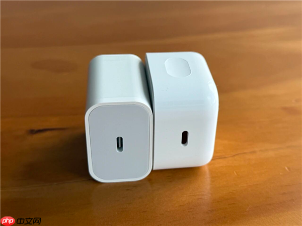 苹果新款40W充电器开箱：体积惊艳 功率密度大提升！
