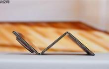 17999元买它还是苹果17 Pro Max!华为三折叠Mate XTs明天开卖 备货量曝光