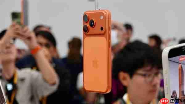 新增橙色配色 iPhone 17 Pro丑吗！网友吐槽发布会牙膏挤爆：苹果客服回应