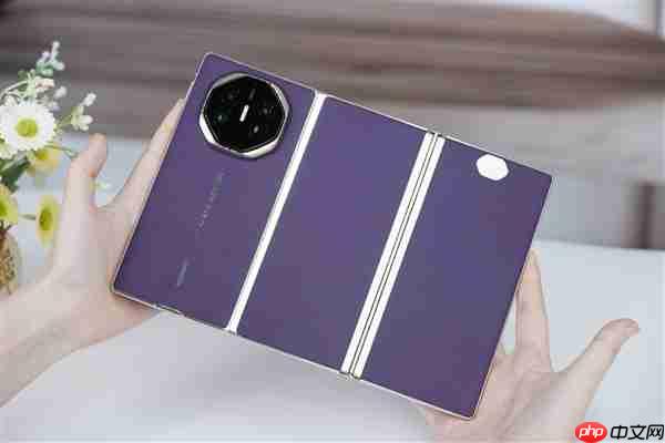 全球第2款三折叠!华为Mate XTs非凡大师图赏