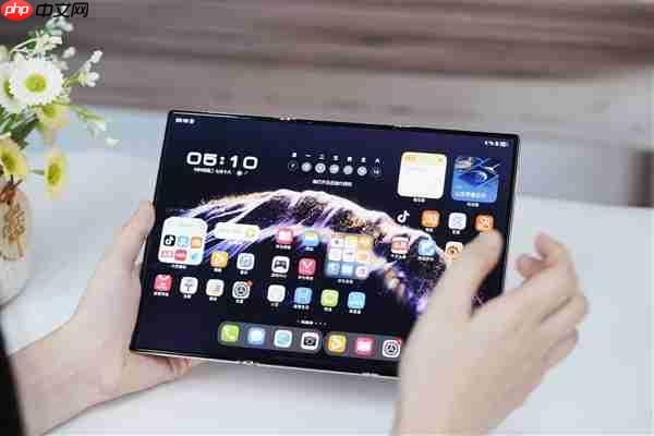 全球第2款三折叠!华为Mate XTs非凡大师图赏