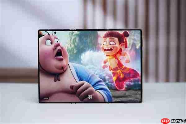 全球第2款三折叠!华为Mate XTs非凡大师图赏