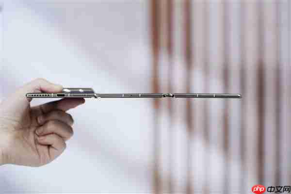 全球第2款三折叠!华为Mate XTs非凡大师图赏