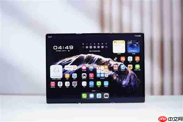 全球第2款三折叠!华为Mate XTs非凡大师图赏