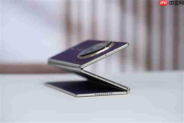 全球第2款三折叠!华为Mate XTs非凡大师图赏