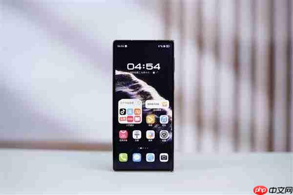 全球第2款三折叠!华为Mate XTs非凡大师图赏