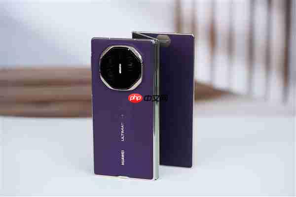 全球第2款三折叠!华为Mate XTs非凡大师图赏