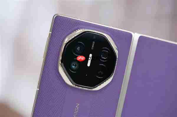 全球第2款三折叠!华为Mate XTs非凡大师图赏