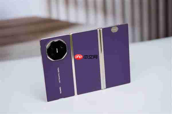 全球第2款三折叠!华为Mate XTs非凡大师图赏