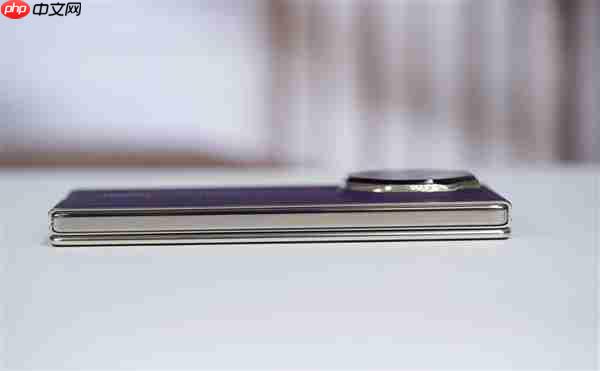 全球第2款三折叠!华为Mate XTs非凡大师图赏