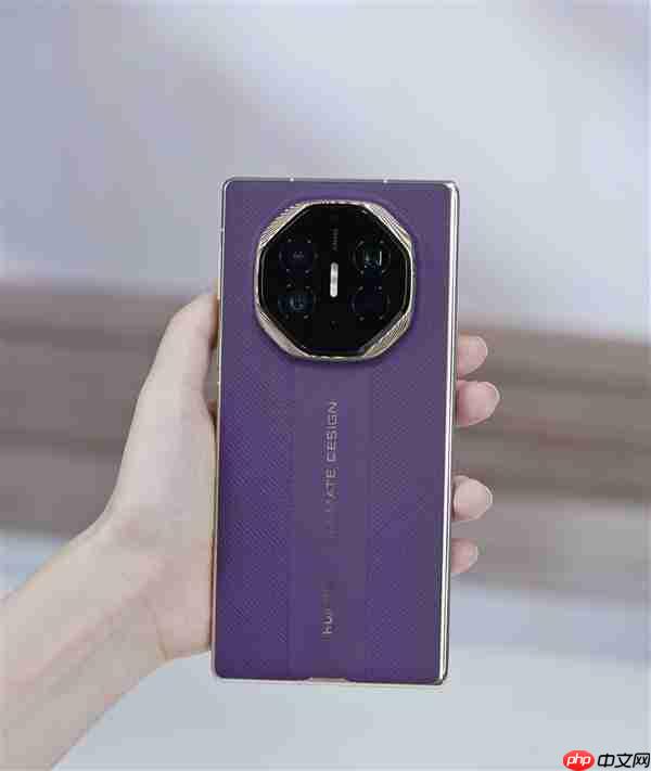 全球第2款三折叠!华为Mate XTs非凡大师图赏