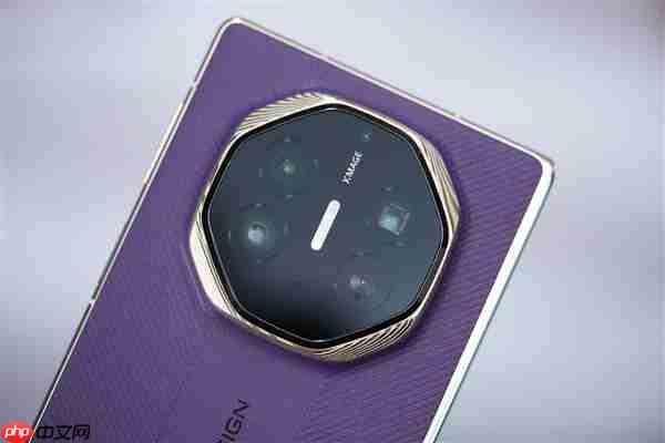 全球第2款三折叠!华为Mate XTs非凡大师图赏