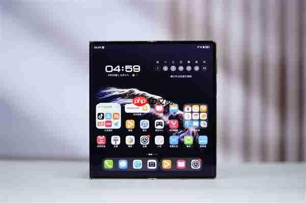 全球第2款三折叠!华为Mate XTs非凡大师图赏