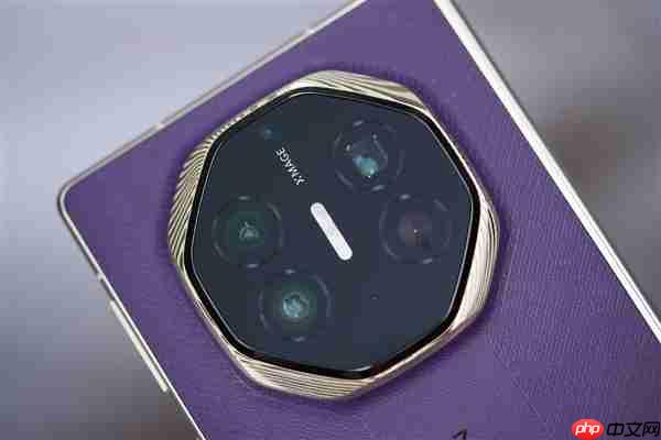 全球第2款三折叠!华为Mate XTs非凡大师图赏