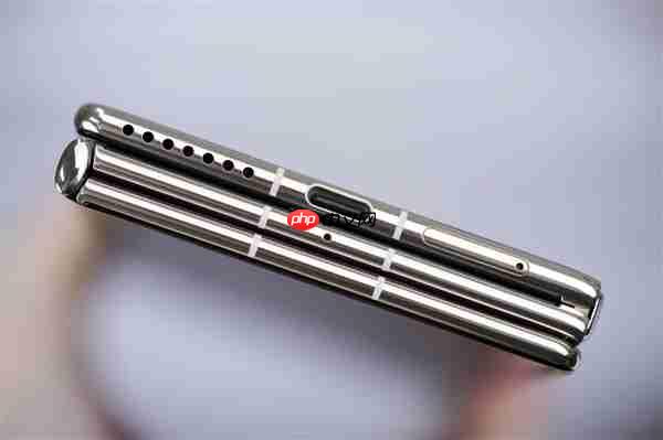 全球第2款三折叠!华为Mate XTs非凡大师图赏