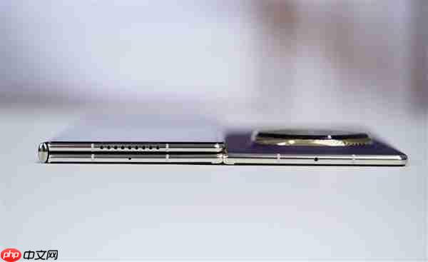 全球第2款三折叠!华为Mate XTs非凡大师图赏