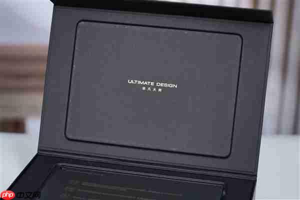 全球第2款三折叠!华为Mate XTs非凡大师图赏