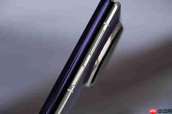 全球第2款三折叠!华为Mate XTs非凡大师图赏