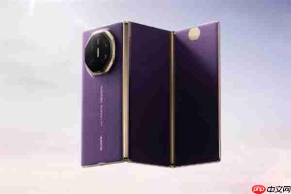 华为新三折叠屏Mate XTs非凡大师开售现场人从众:17999元起