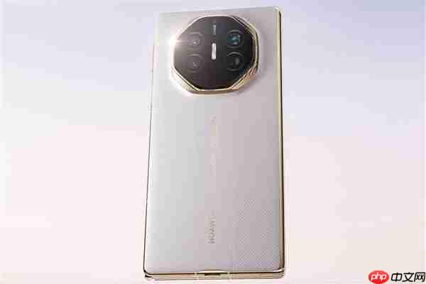 唐国强等多位明星用华为新三折叠屏批奏折 网友:对味了