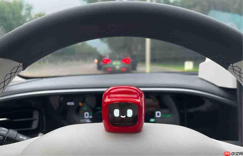 500 块的「电子宠物」，治好了我的「路怒症」