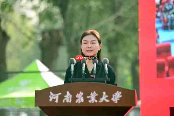 99级校友、小米副总裁张剑慧回母校:出席河南农业大学2025级新生开学典礼