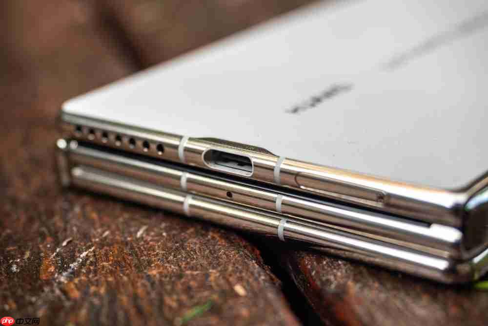 华为Mate XTs体验：降价2000元反而更强了，三折叠实用的开端？