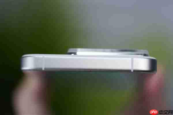 行业唯一四等边白面板!魅族22图赏