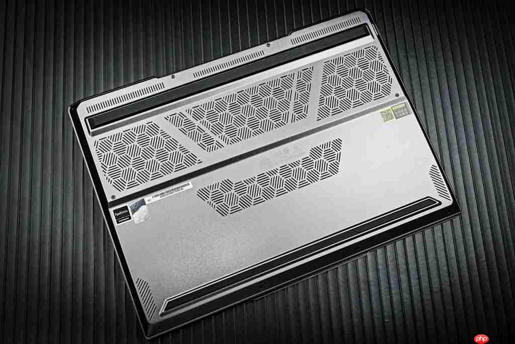 机械革命耀世 16Ultra 评测 主流性能做工精致 长江存储 PC450 亮点多