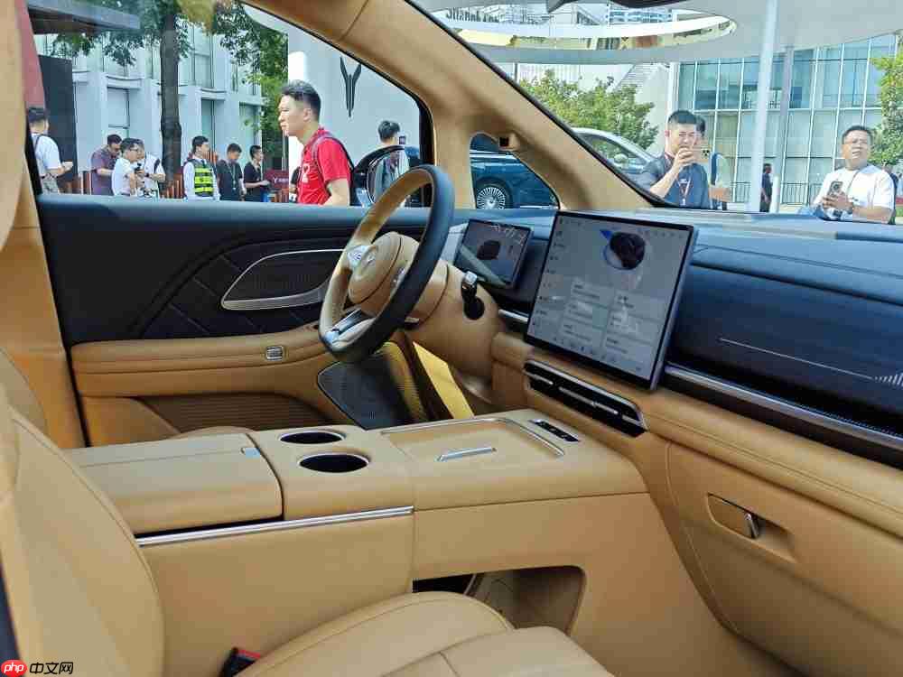 太嚣张!岚图直呼“找不到对手”,新款梦想家真能掀桌子吗?