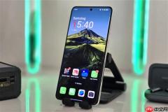 一加15全球首发超高刷高分屏 李杰：对标iPhone 17 Pro Max绰绰有余