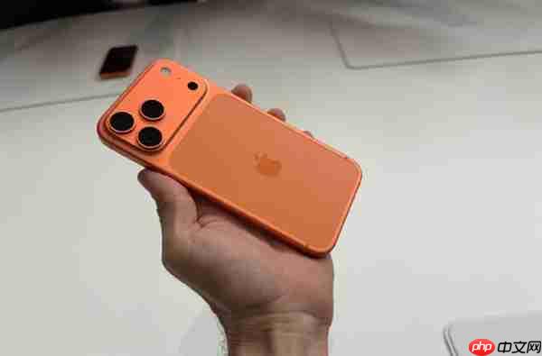 小米17等竞争机型能否给苹果压力!iPhone 17标准版卖爆:富士康郑州20万人赶工