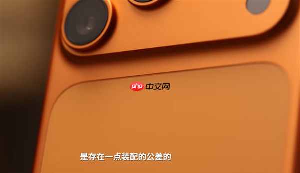 苹果首批iPhone 17 Pro做工感人:拼接缝隙宽度竟差了一倍