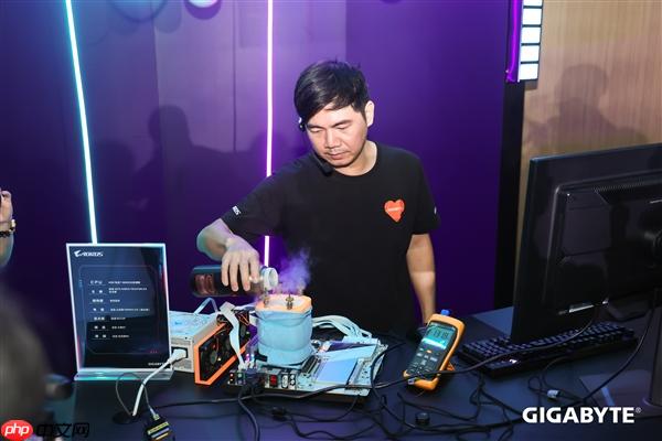 技嘉X870 AORUS Tachyon加持：锐龙7 9800X3D超频新世界纪录！突破7.3GHz大关