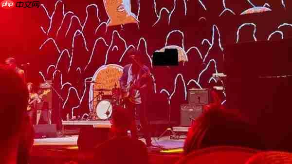 苹果客服回应iPhone 17拍照出现黑色方块：无法保证售卖的设备完全没问题