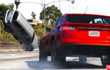 玩家在《给他爱5》躲警车：同时现实有逃犯撞穿自家外墙！