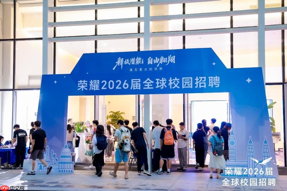 应届生的职场“减负buff”，荣耀AI做对了几件事？