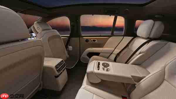 理想i6内饰首次曝光 提供Model Y、YU7外的第三种选择