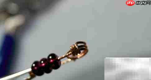 个性别针耳环：时尚新潮配饰