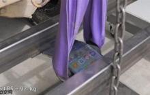 首次！5.6毫米机身的iPhone Air终于被掰弯了：需要100kg的力量 普通人根本掰不断